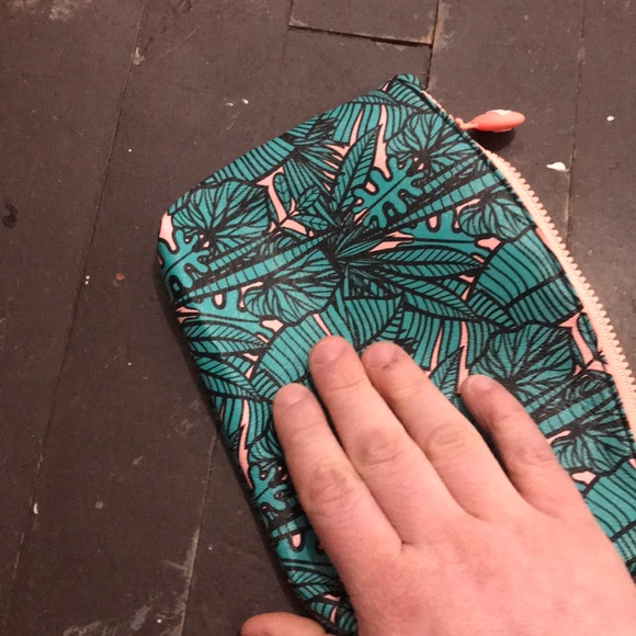 Ipsy bag - Picture 4 of 4